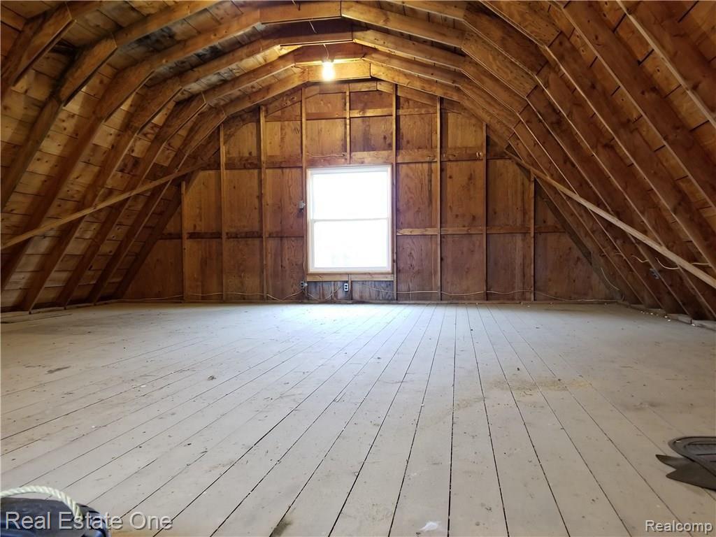 2822 Lone Tree Road Highland, MI 48357 - Photo 33 of 33 a Whole second level just begging to be finished.