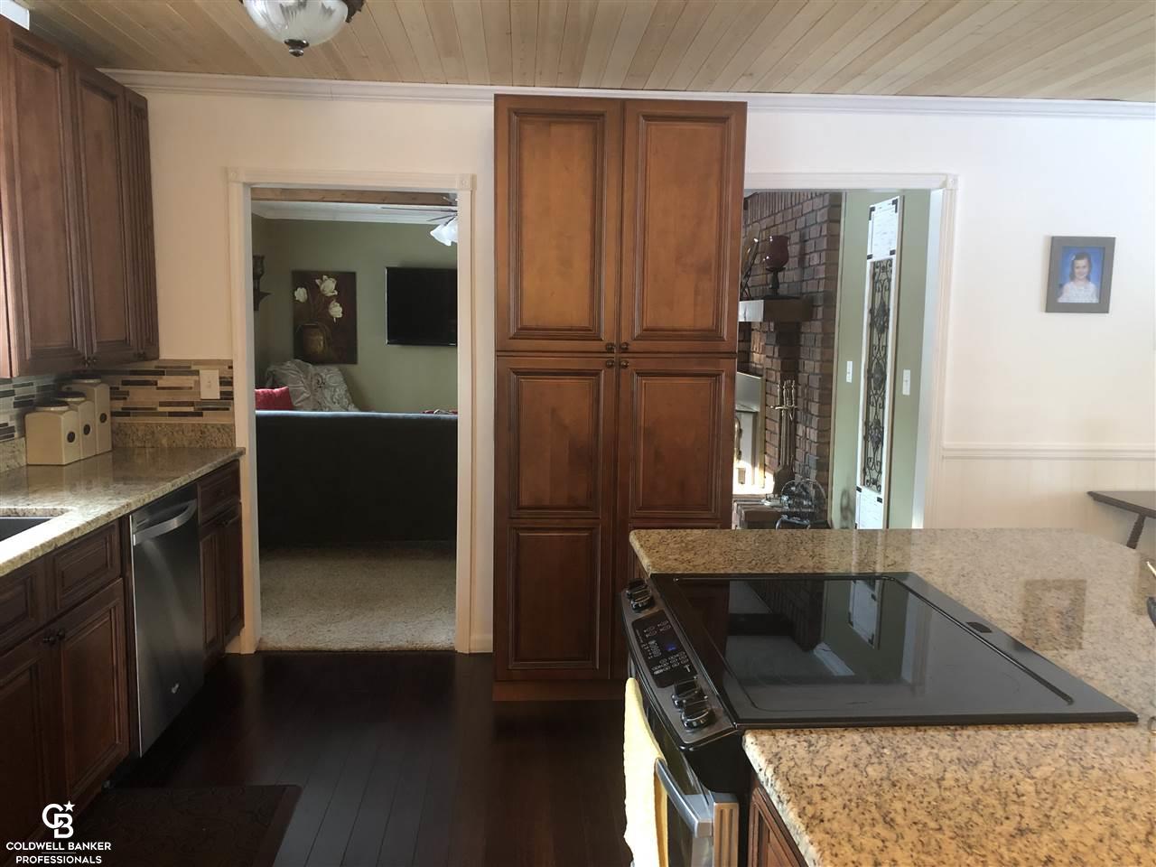 8825 Big Hand Road Columbus, MI 48063 - Photo 11 of 32 50002679-11.JPG