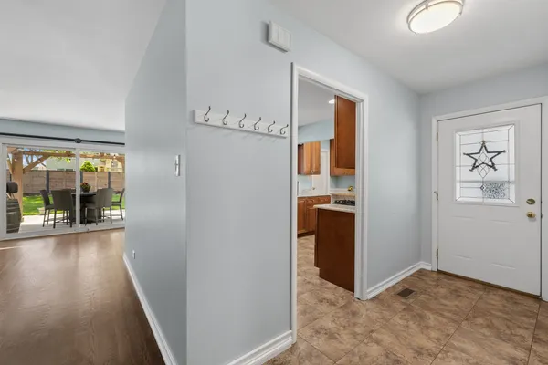 $389,000 | 385 Lafayette Lane, Hoffman Estates, IL 60169