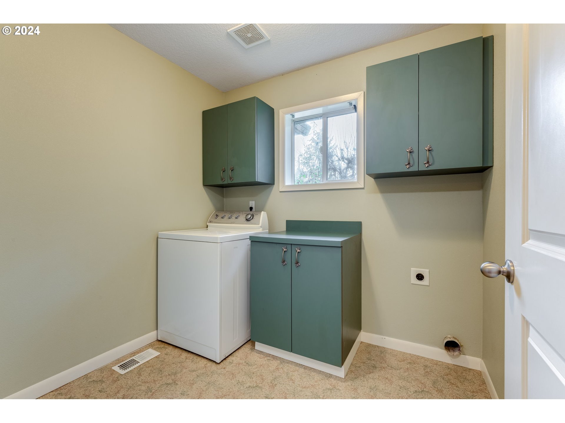 16583 Southwest Midway Road Hillsboro, OR 97123 - Photo 17 of 48 a bathroom with a sink and a mirror
