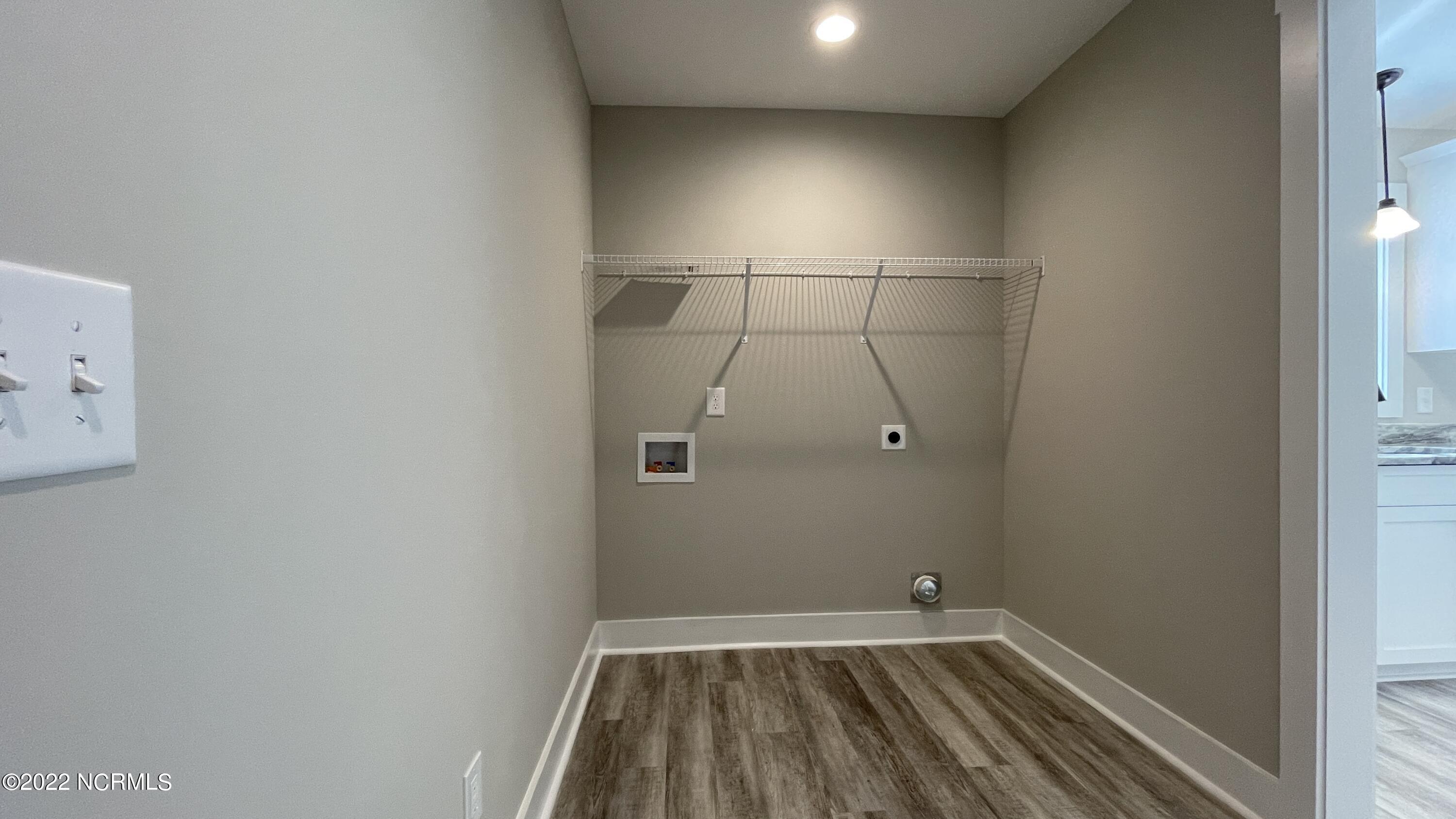 286 Inverness Drive Hubert, NC 28539 - Photo 14 of 34 Laundry/Mudroom