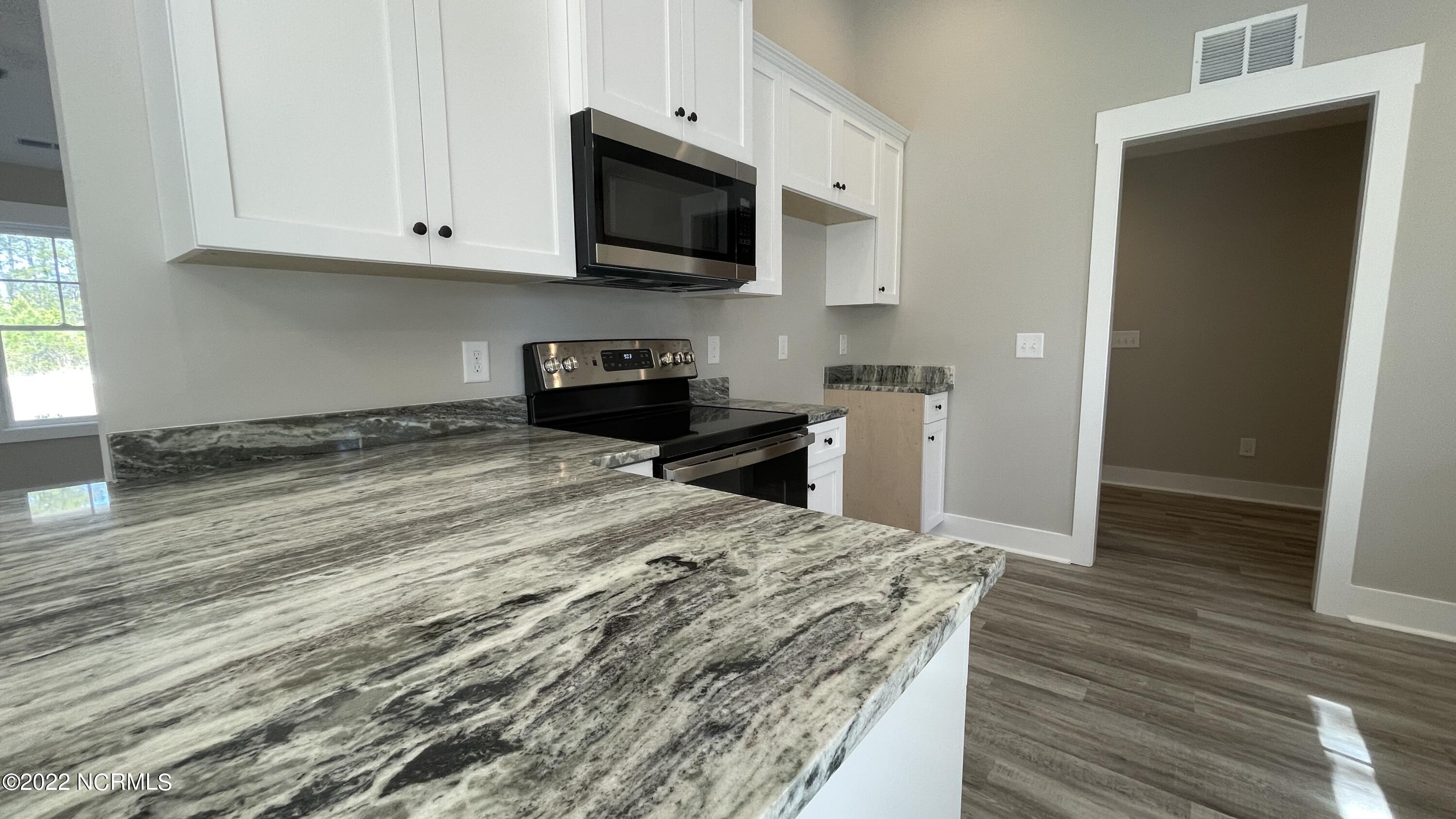 286 Inverness Drive Hubert, NC 28539 - Photo 8 of 34 Kitchen