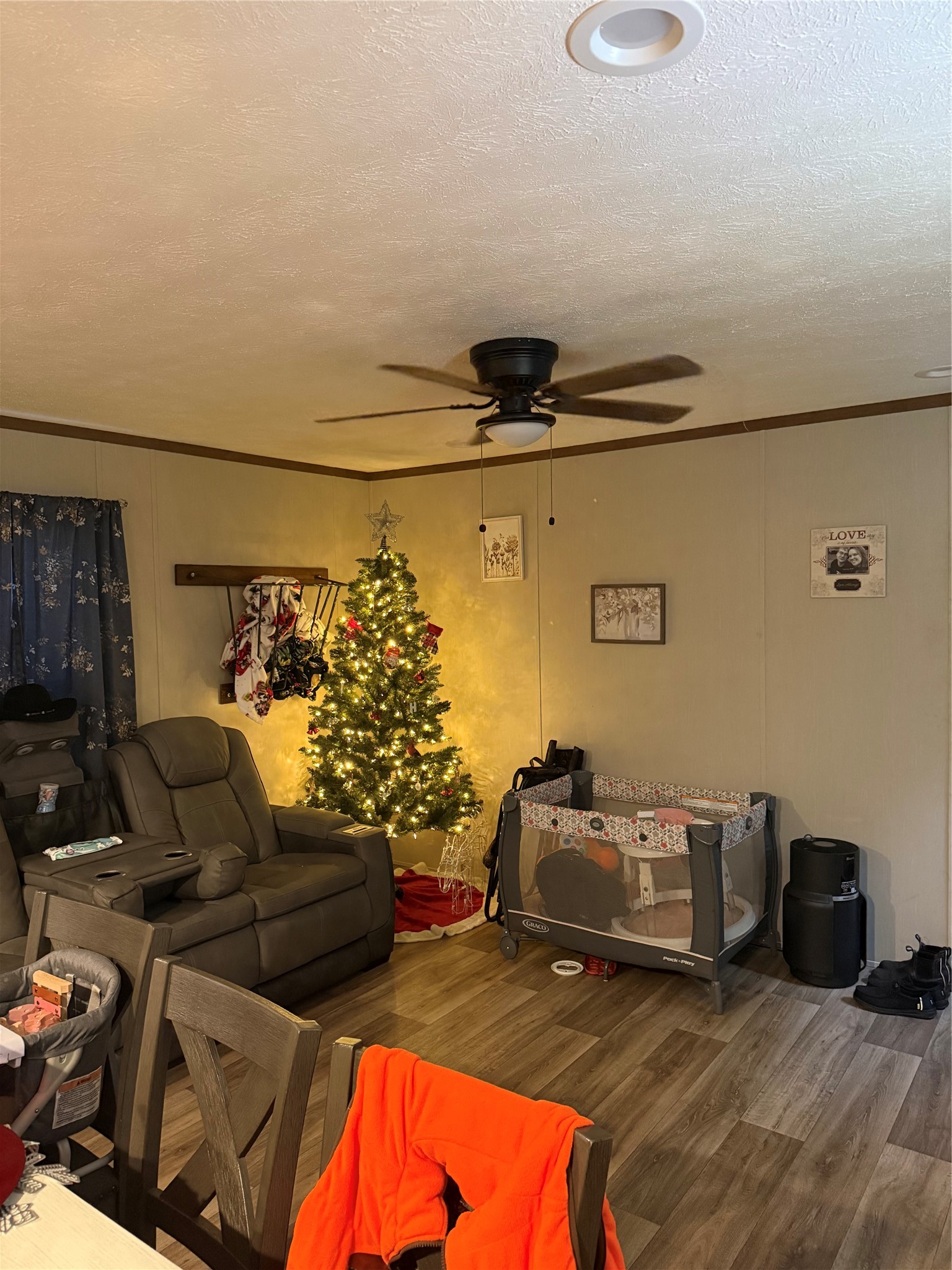 12856 Dodd Road Splendora, TX 77372 - Photo 3 of 6 a view of a room with gym equipment