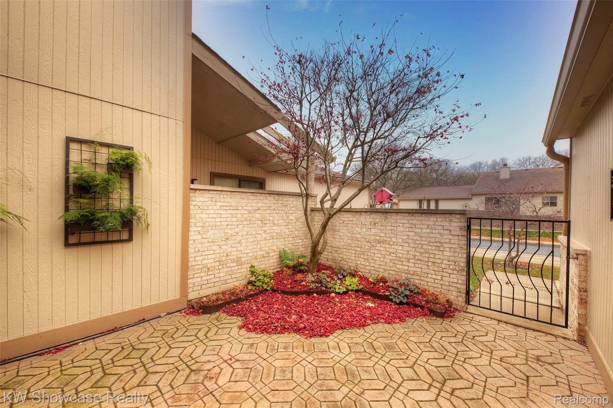 23163 Farmington Road Farmington, MI 48336 - Photo 14 of 44 4H8A2774_5_6.jpg