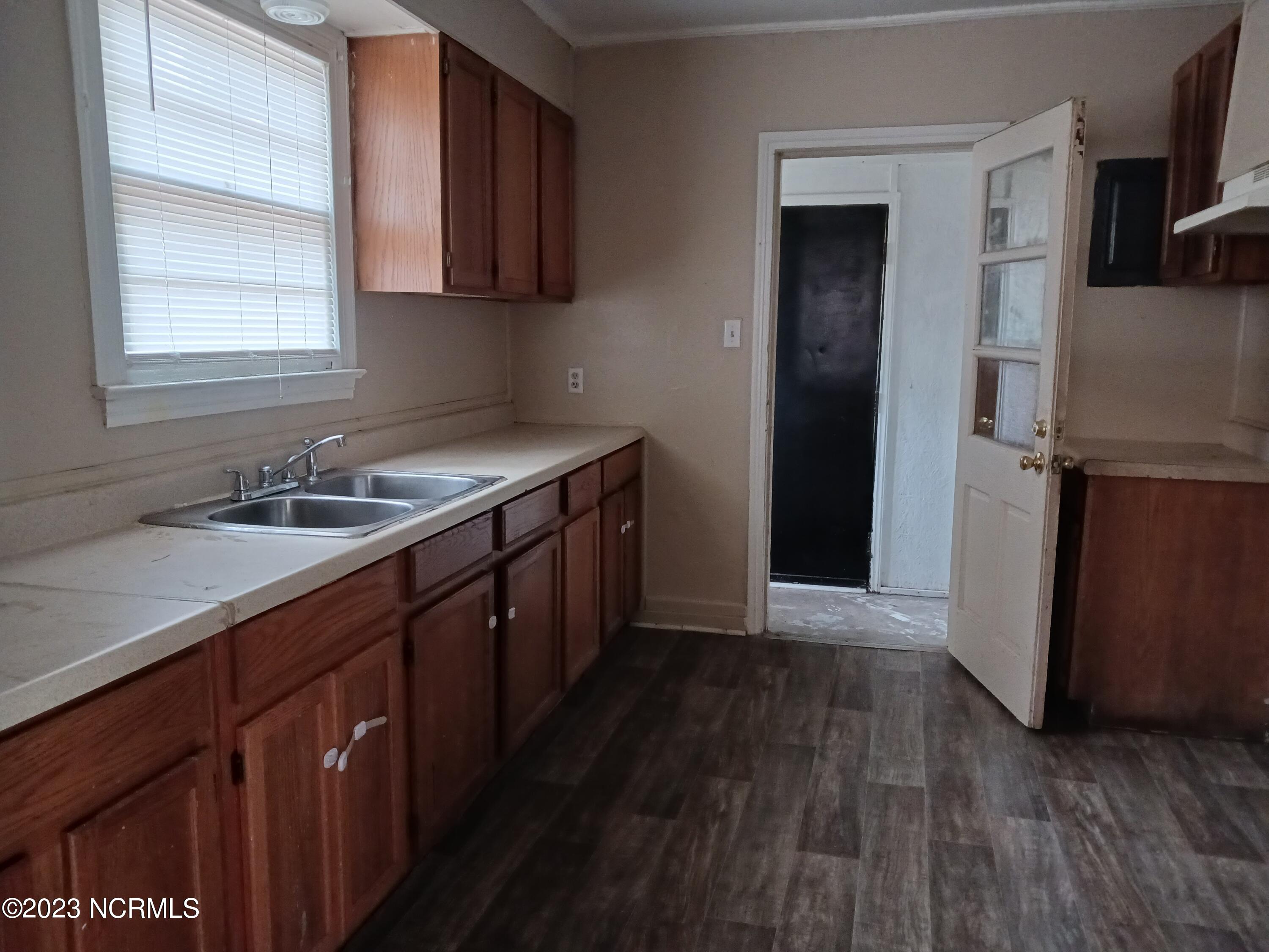 517 Larkspur Road Kinston, NC 28501 - Photo 4 of 12 Kitchen