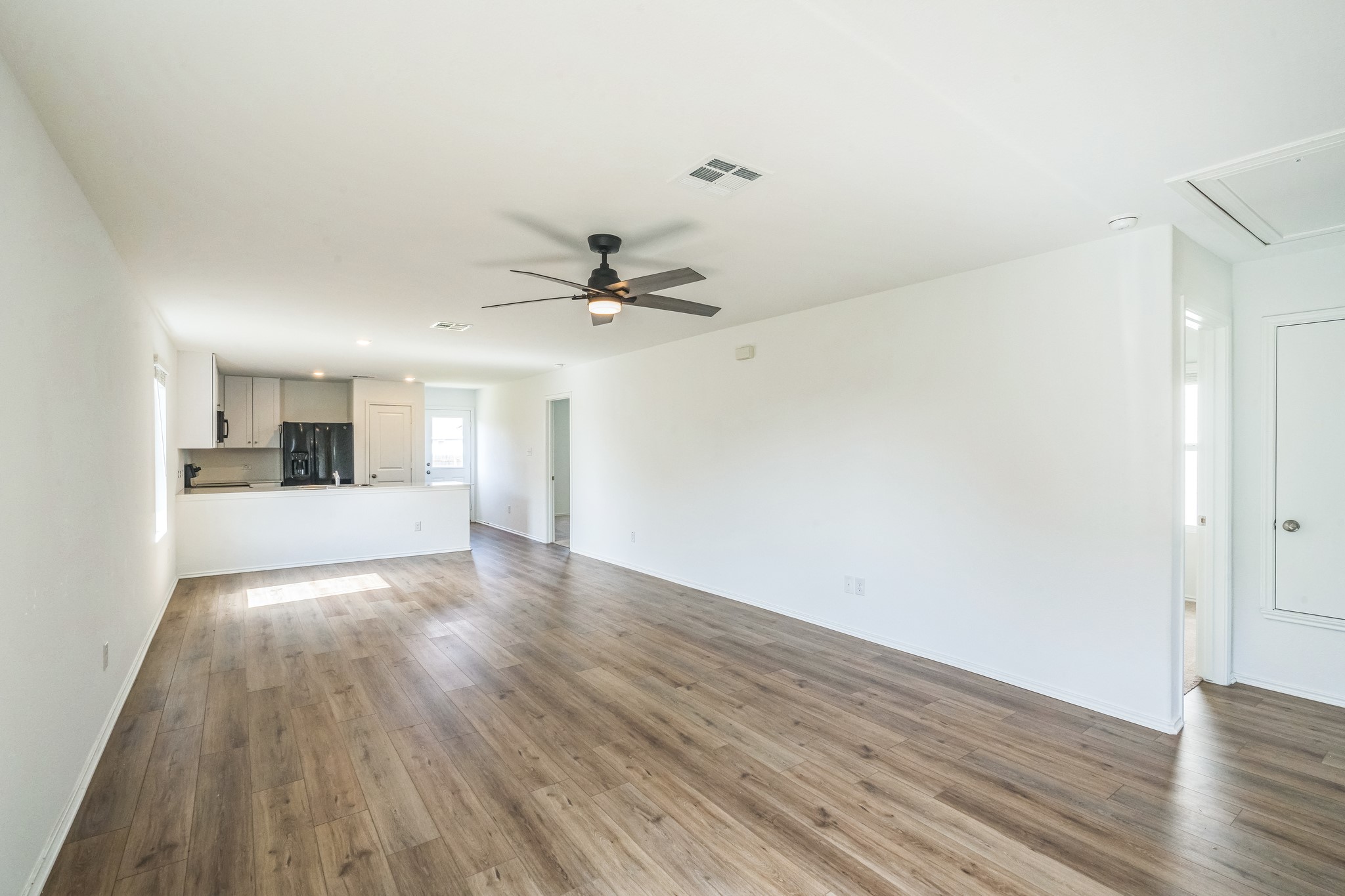 505 Sergeant Murphy Road Jarrell, TX 76537 - Photo 12 of 16 a view of a livingroom with wooden floor and a ceiling fan
