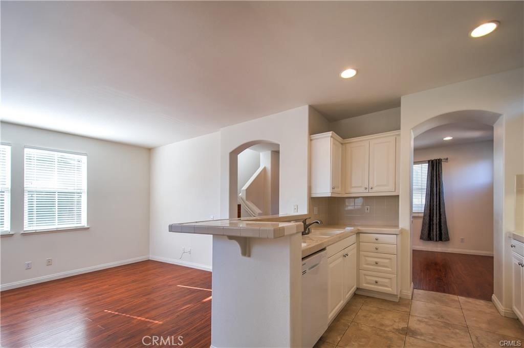 8 Silvermaple Irvine, CA 92618 - Photo 8 of 27