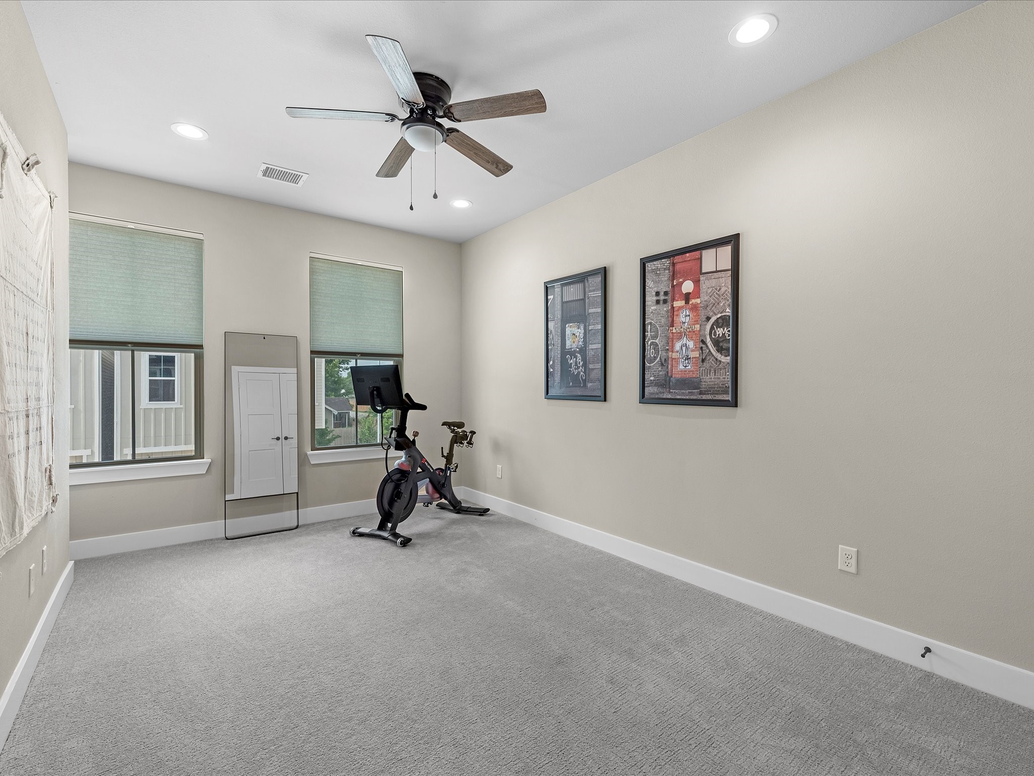 307 Charlock Street Houston, TX 77022 - Photo 17 of 17 Spacious bedroom featuring flexible layout options, perfect for use as a home office, or hobby room.