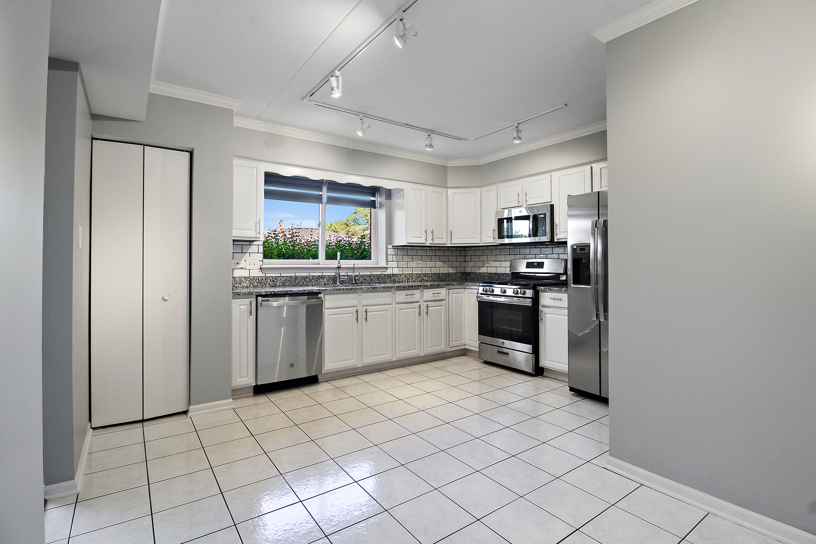 18206 Rita Road, Unit 1B Tinley Park, IL 60477 - Photo 4 of 21