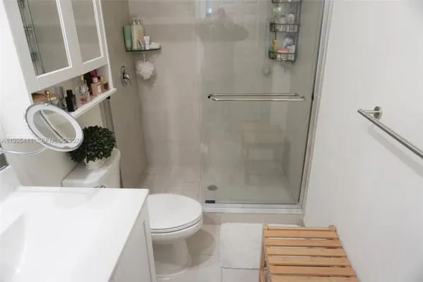 a view of a hallway with windows and entryway