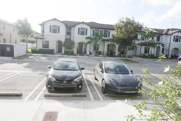 $514,999 | 10589 West 32nd Lane, Hialeah Gardens, FL 33018