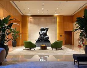 1435 Brickell Avenue, Unit 3211 Miami, FL 33131 - Photo 8 of 16 a living room with furniture and potted plants