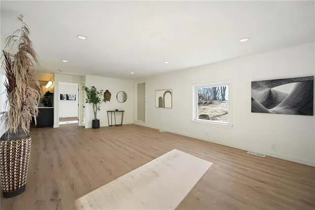 $394,900 | 1030 Northeast 88th Street, Kansas City, MO 64155