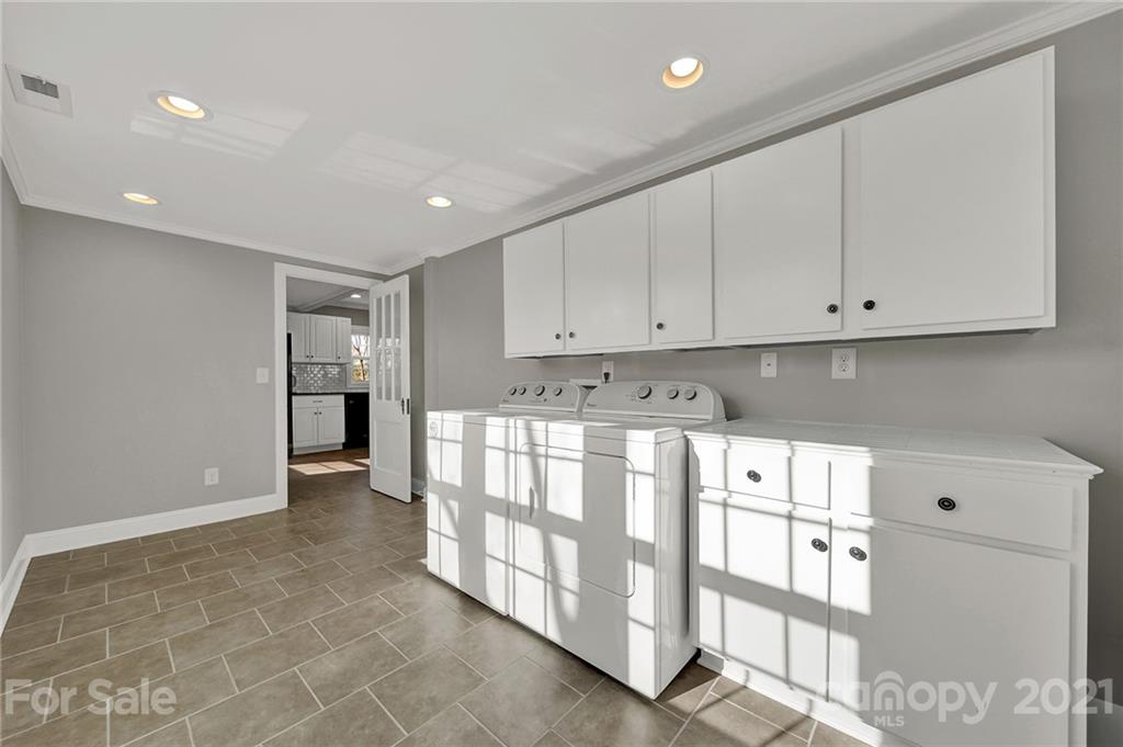 1109 Skyview Road Charlotte, NC 28208 - Photo 14 of 34 Gallery Image 14