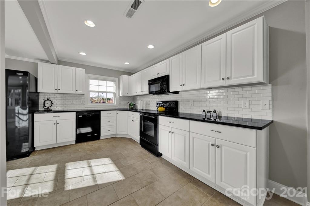 1109 Skyview Road Charlotte, NC 28208 - Photo 8 of 34 Gallery Image 8