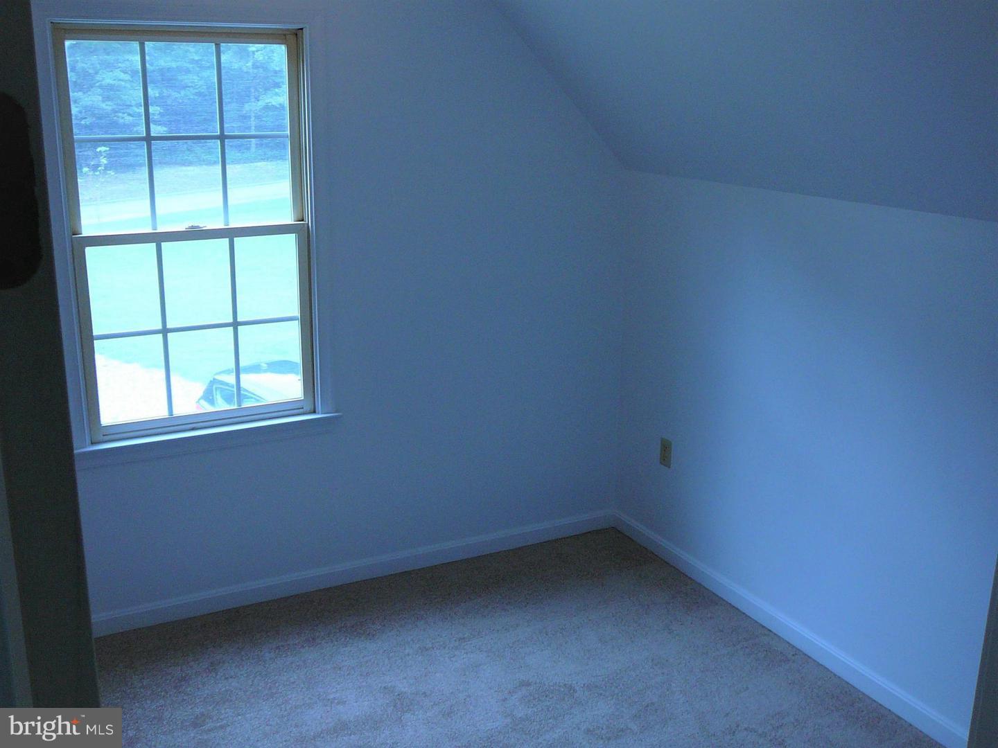11219 Holly Ridge Lane Ruther Glen, VA 22546 - Photo 8 of 29 Gallery Image 8