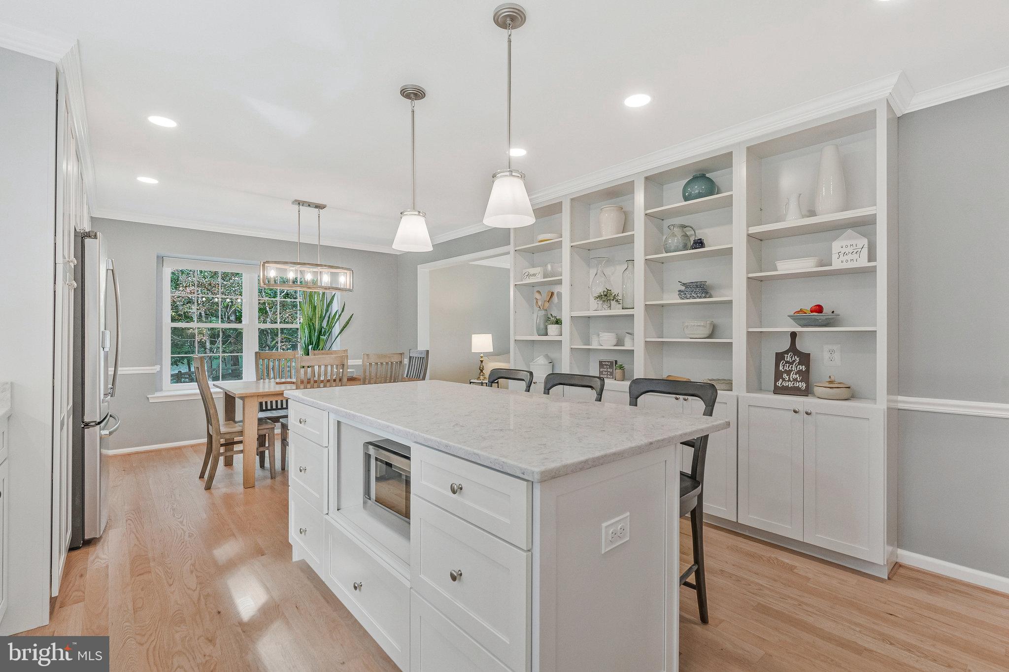 7 South Lowery Court Sterling, VA 20165 - Photo 16 of 63 Wall of built-ins waiting for your treasures.