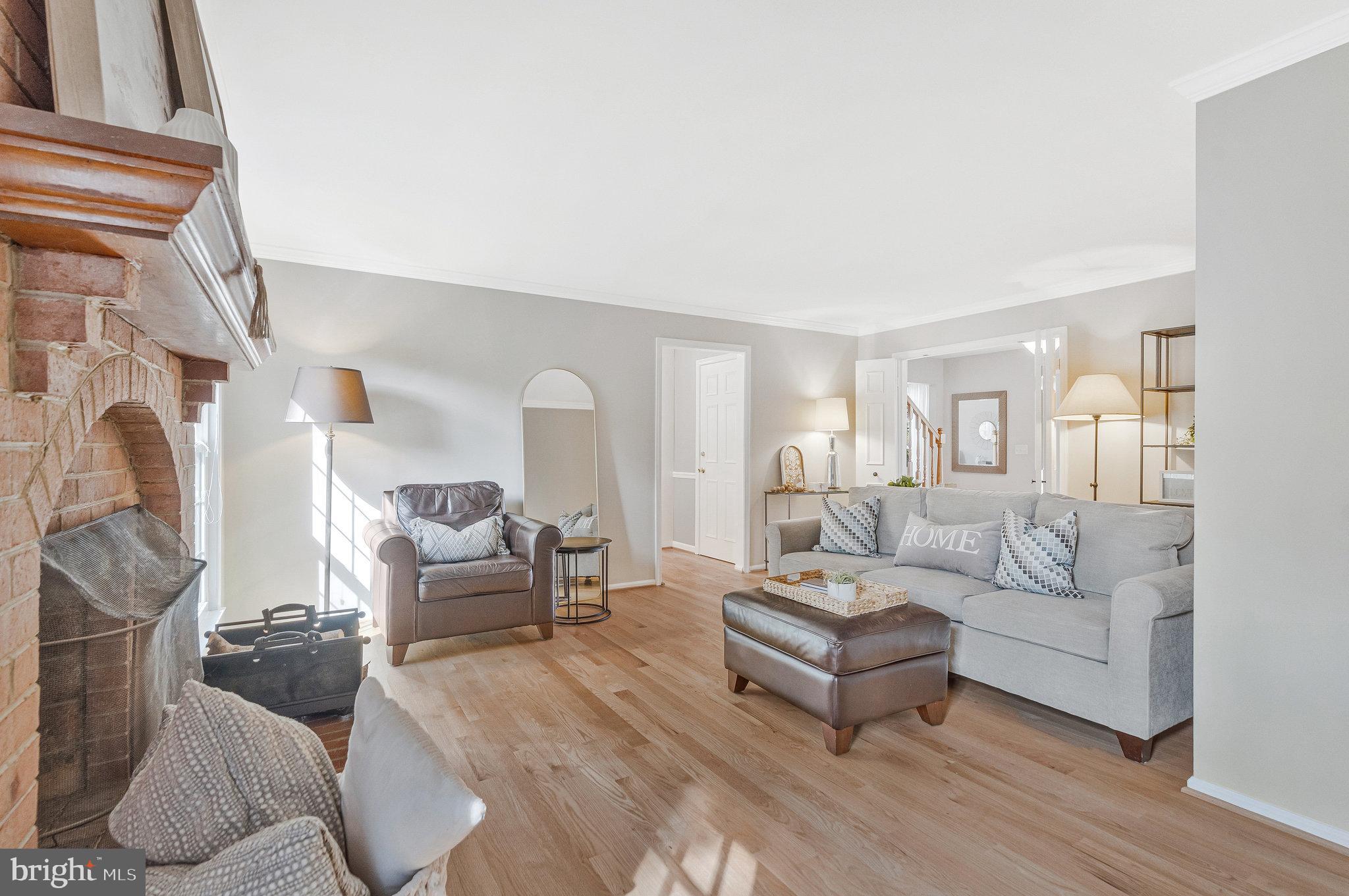 7 South Lowery Court Sterling, VA 20165 - Photo 18 of 63 a living room with furniture and a large window
