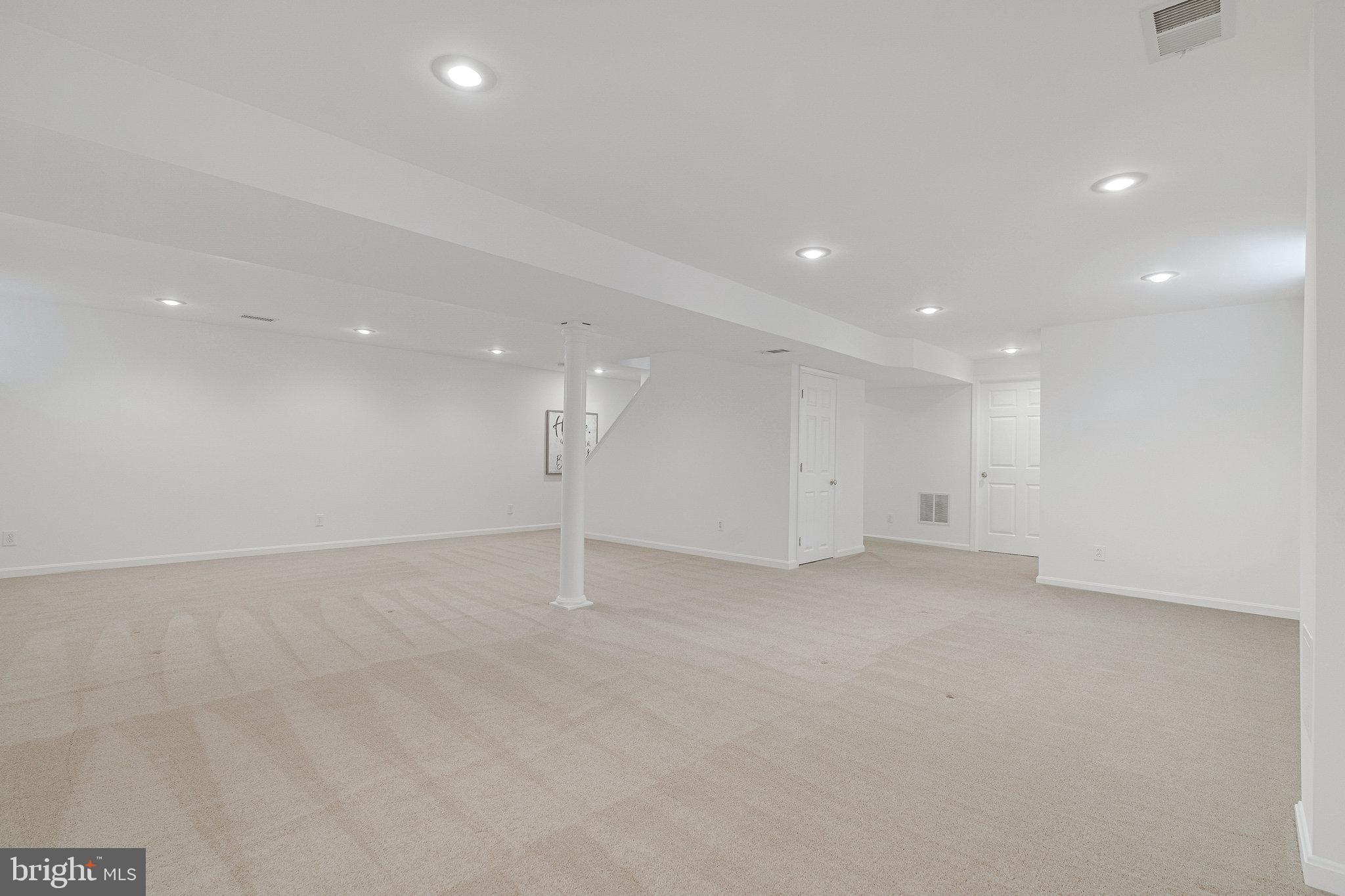 7 South Lowery Court Sterling, VA 20165 - Photo 38 of 63 a view of an empty room