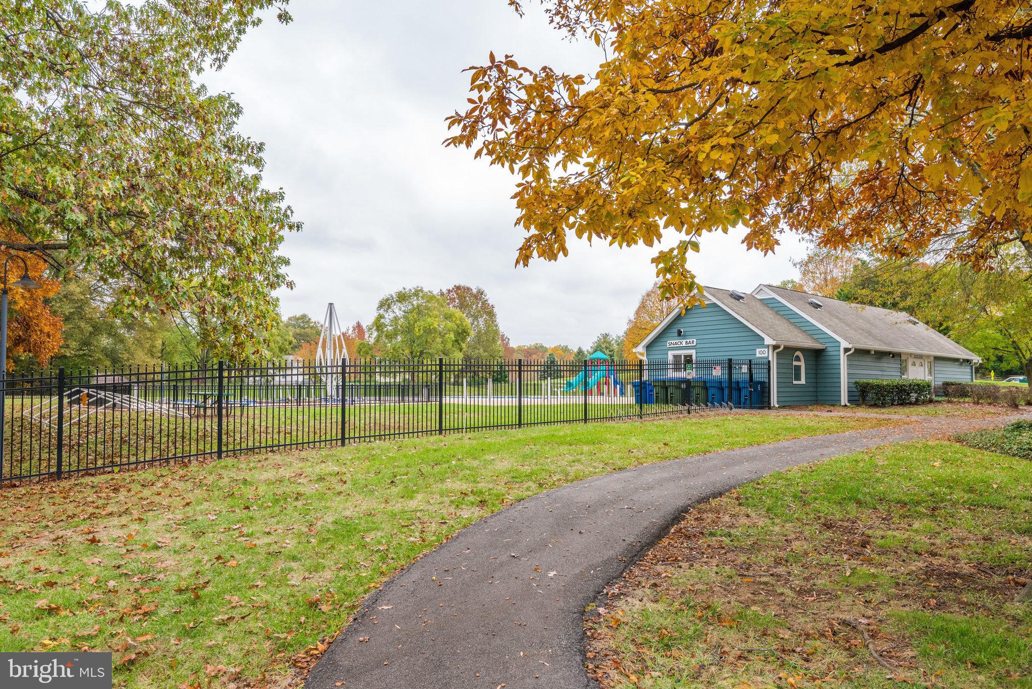 7 South Lowery Court Sterling, VA 20165 - Photo 60 of 63 a view of outdoor space with backyard and green space
