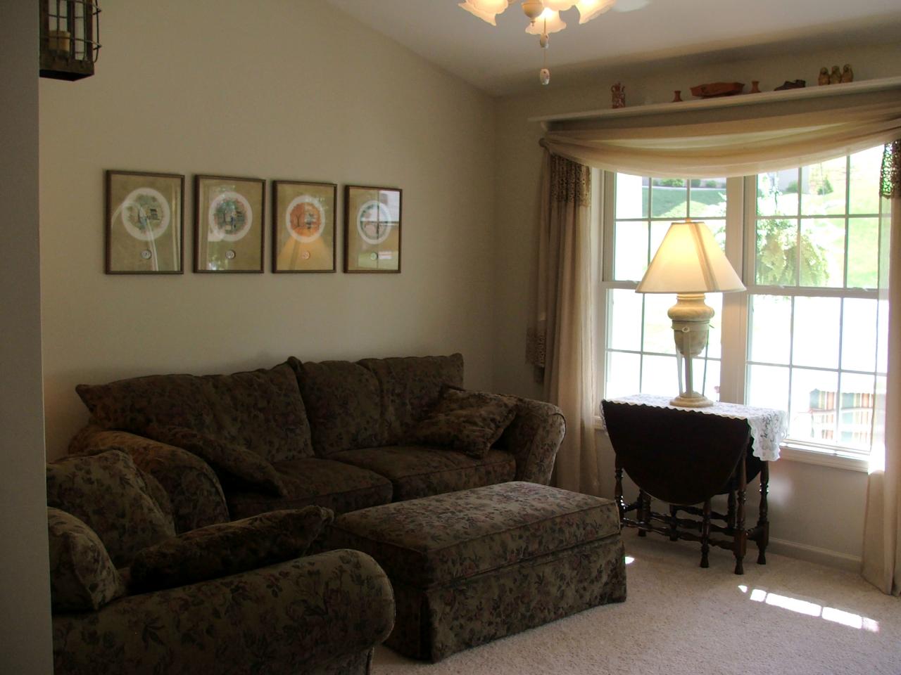 1124 Mountain View Road Vinton, VA 24179 - Photo 5 of 10 a living room with furniture and a window