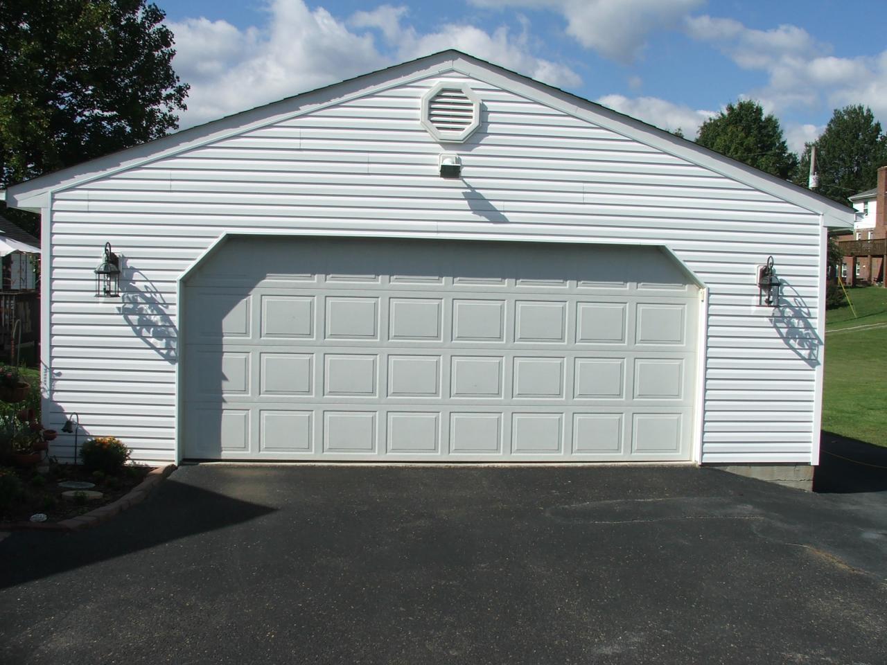 1124 Mountain View Road Vinton, VA 24179 - Photo 10 of 10 a front view of a house