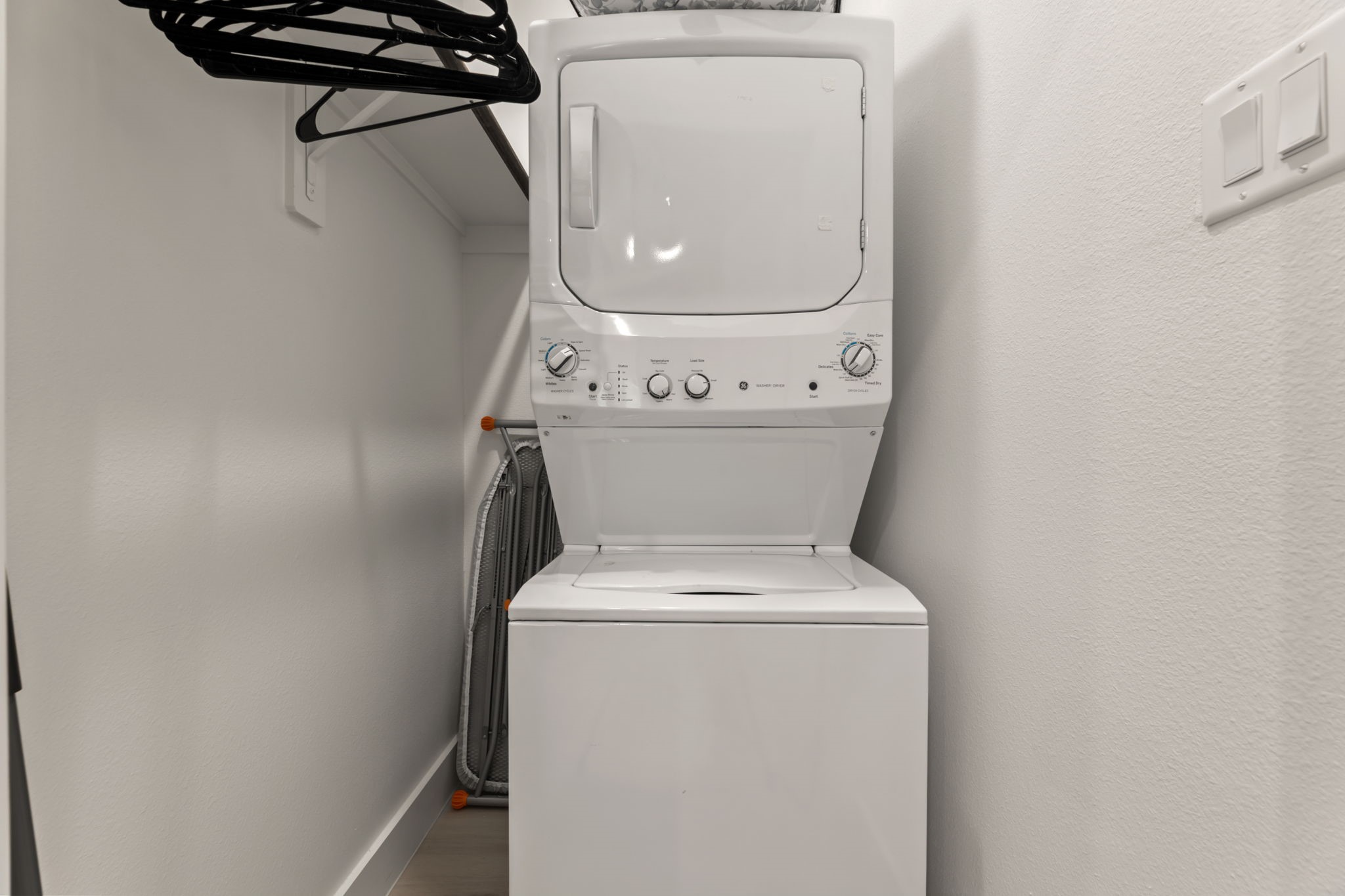 8521 Brandon Bldg-d Street, Unit STUDIO Houston, TX 77072 - Photo 5 of 9 a utility room with dryer and washer