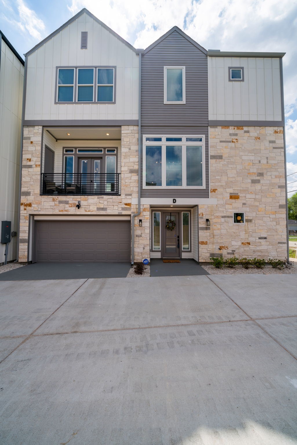 8521 Brandon Bldg-d Street, Unit STUDIO Houston, TX 77072 - Photo 6 of 9 a view of building with lot of windows