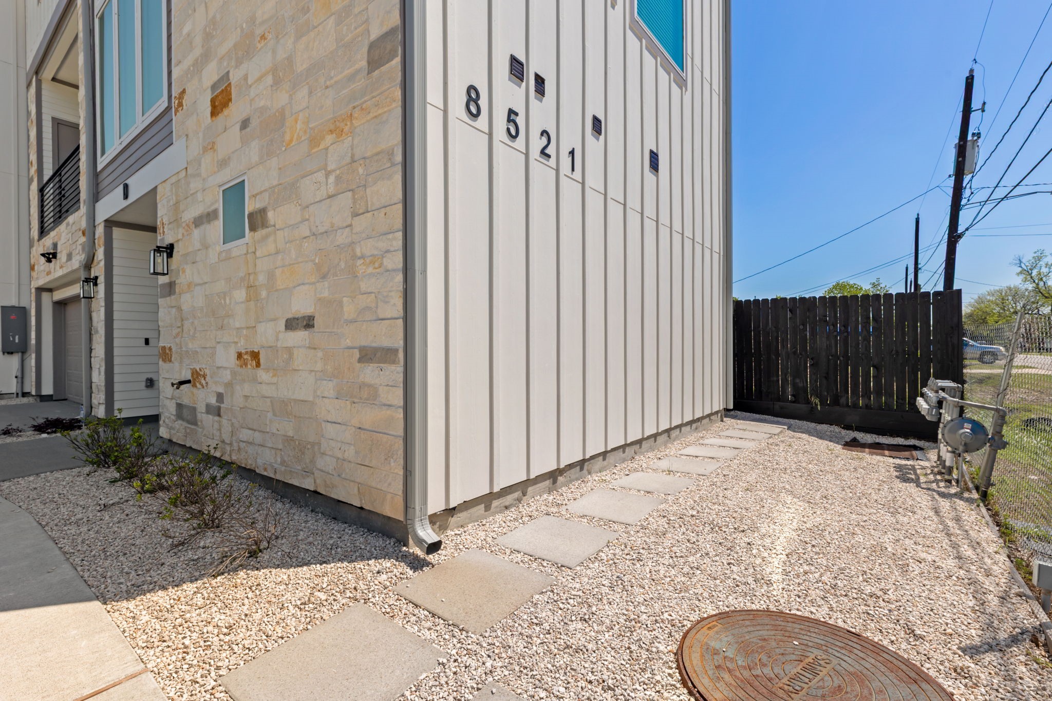 8521 Brandon Bldg-d Street, Unit STUDIO Houston, TX 77072 - Photo 8 of 9 a view of a backyard of a house