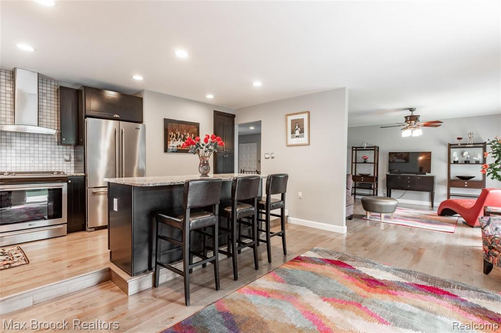 30051 Rambling Road Southfield, MI 48076 - Photo 9 of 42
