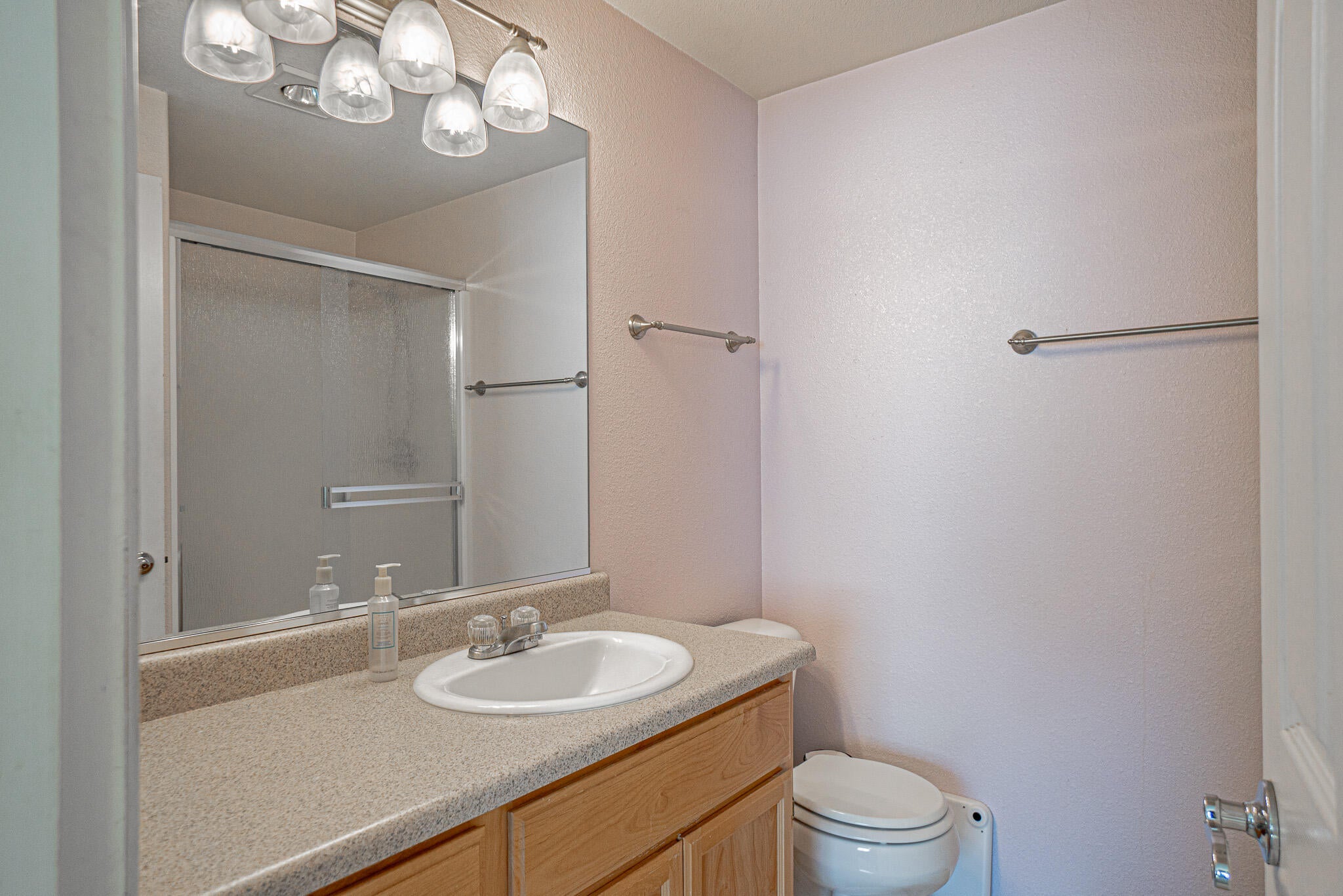 653 Andrea Way Eagle Point, OR 97524 - Photo 13 of 25 DSC09415-HDR