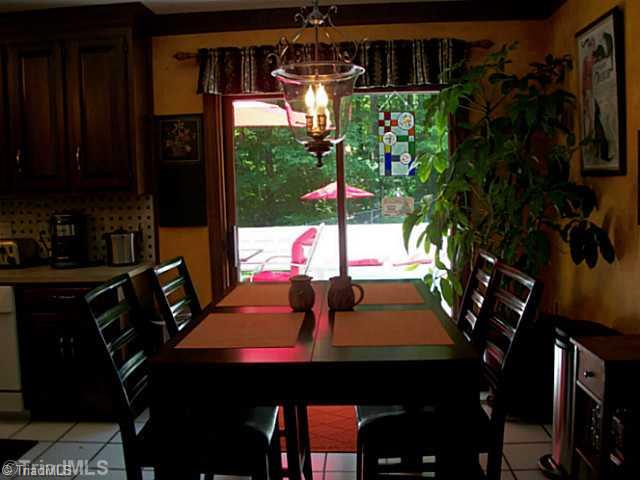 5307 Tower Road Greensboro, NC 27410 - Photo 4 of 9 Breakfast.