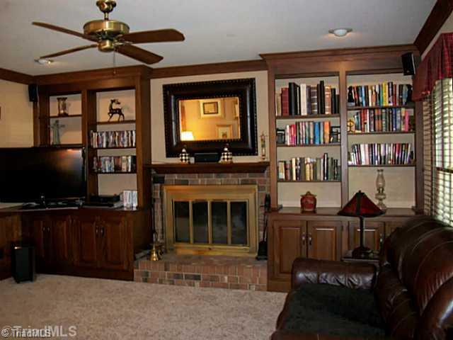 5307 Tower Road Greensboro, NC 27410 - Photo 6 of 9 Den/Family/Great Room.
