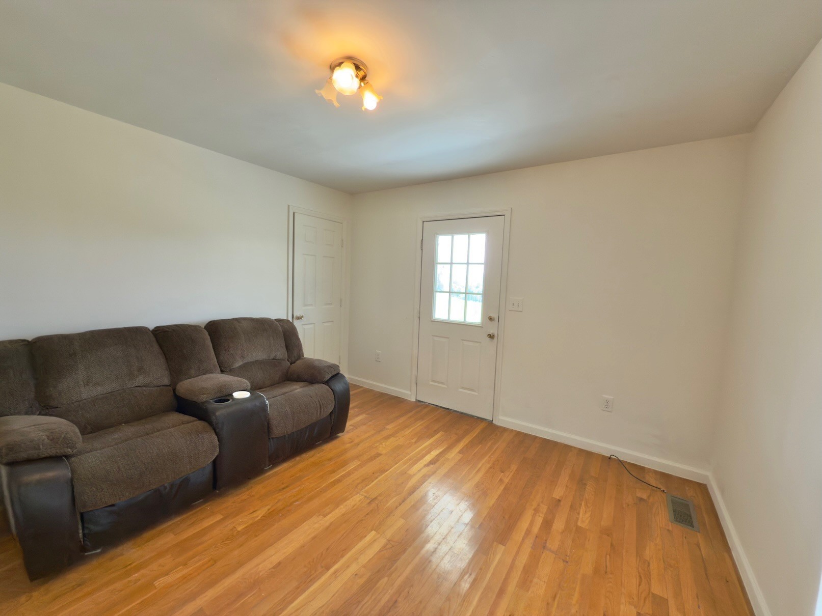 6907 Short Mountain Road Woodbury, TN 37190 - Photo 30 of 35 a living room with furniture and a window