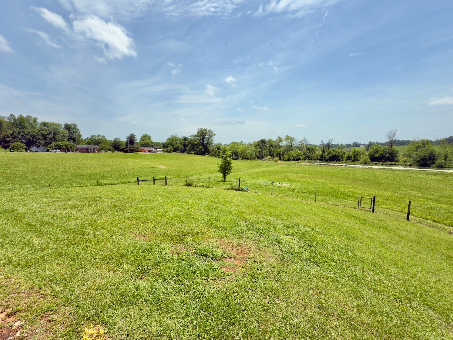 6907 Short Mountain Road Woodbury, TN 37190 - Photo 6 of 35 a view of an ocean from a yard