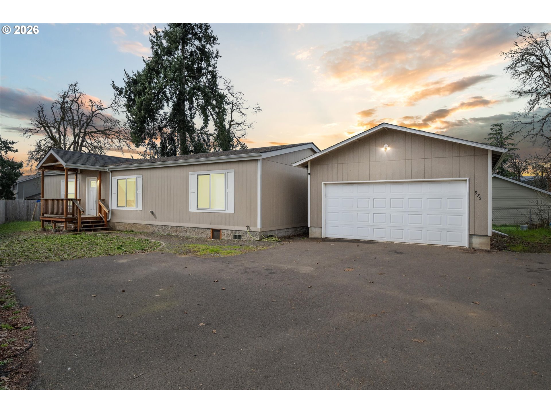 975 North 16th Street Cottage Grove, OR 97424 - Photo 1 of 29