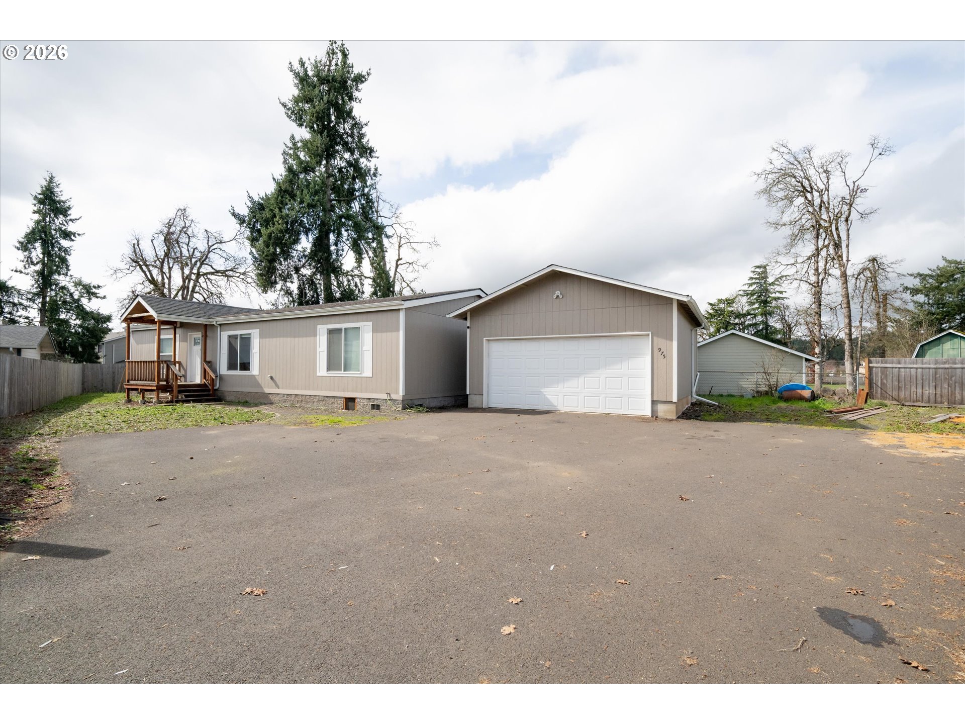 975 North 16th Street Cottage Grove, OR 97424 - Photo 2 of 29
