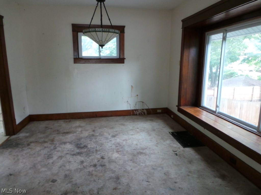 368 Litchfield Road Akron, OH 44305 - Photo 3 of 9