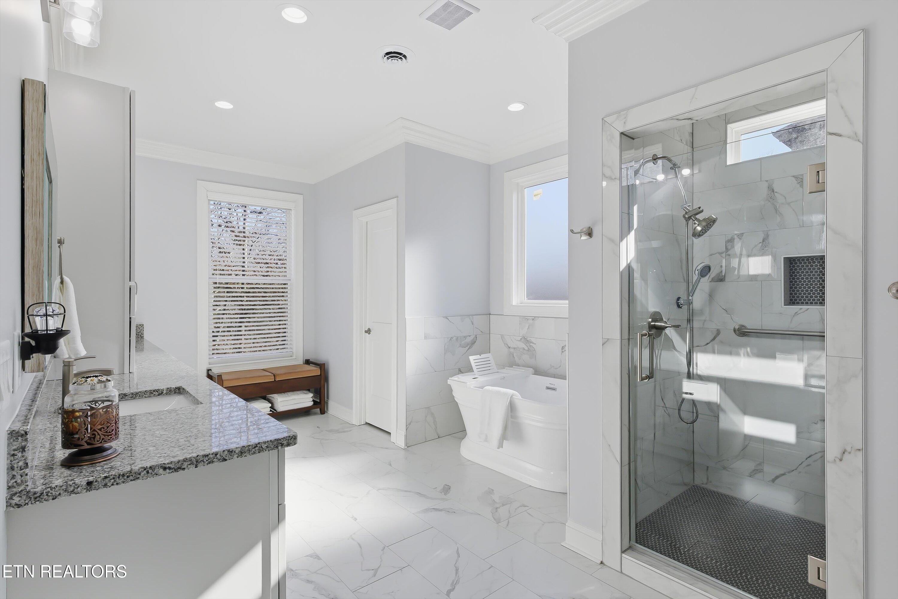 122 Nuhya Way Loudon, TN 37774 - Photo 11 of 28 Primary Bathroom