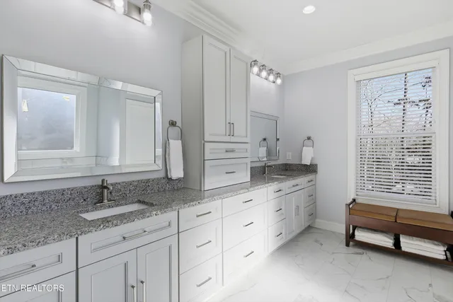 $850,000 | 122 Nuhya Way, Loudon, TN 37774