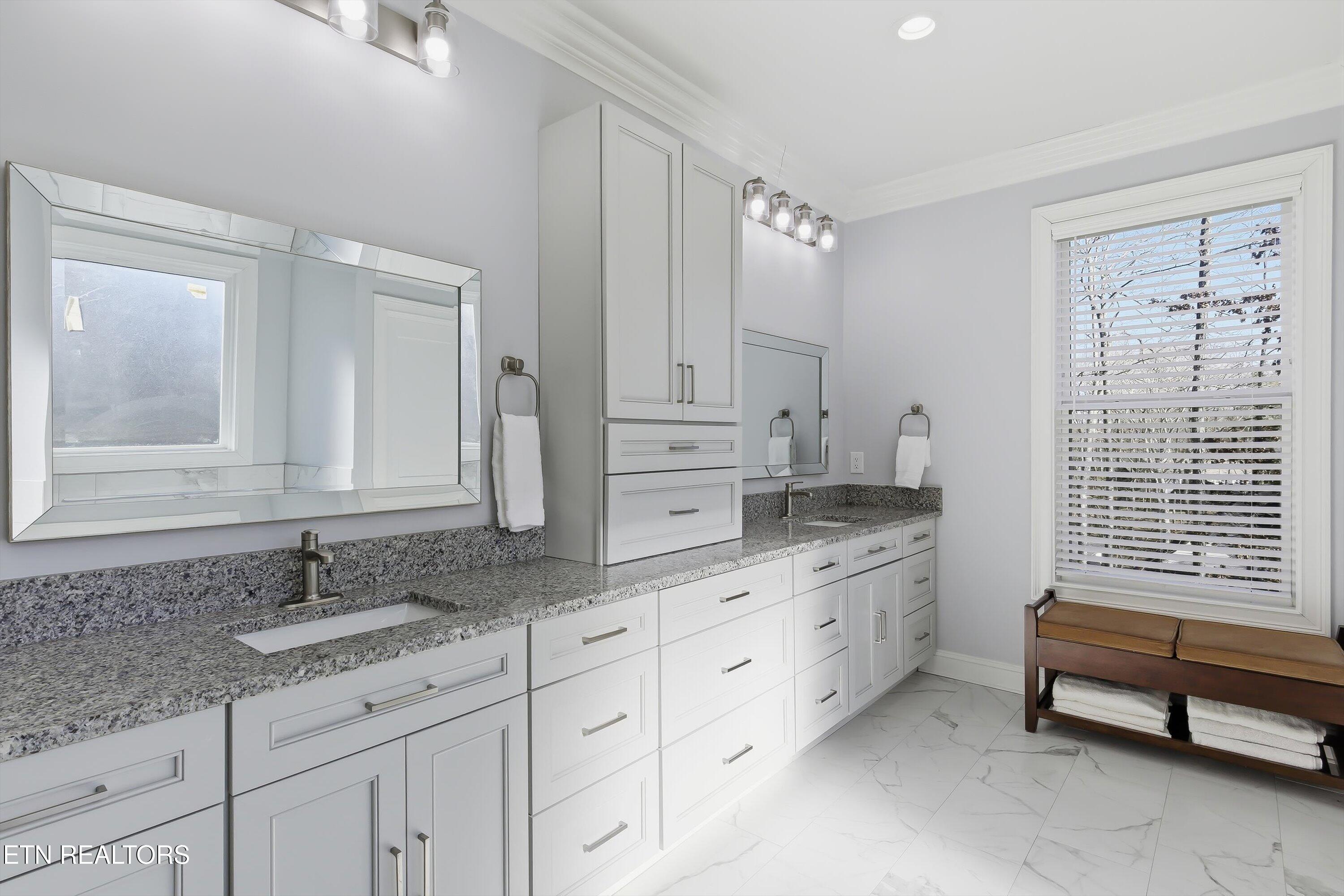 122 Nuhya Way Loudon, TN 37774 - Photo 12 of 28 Primary Bathroom