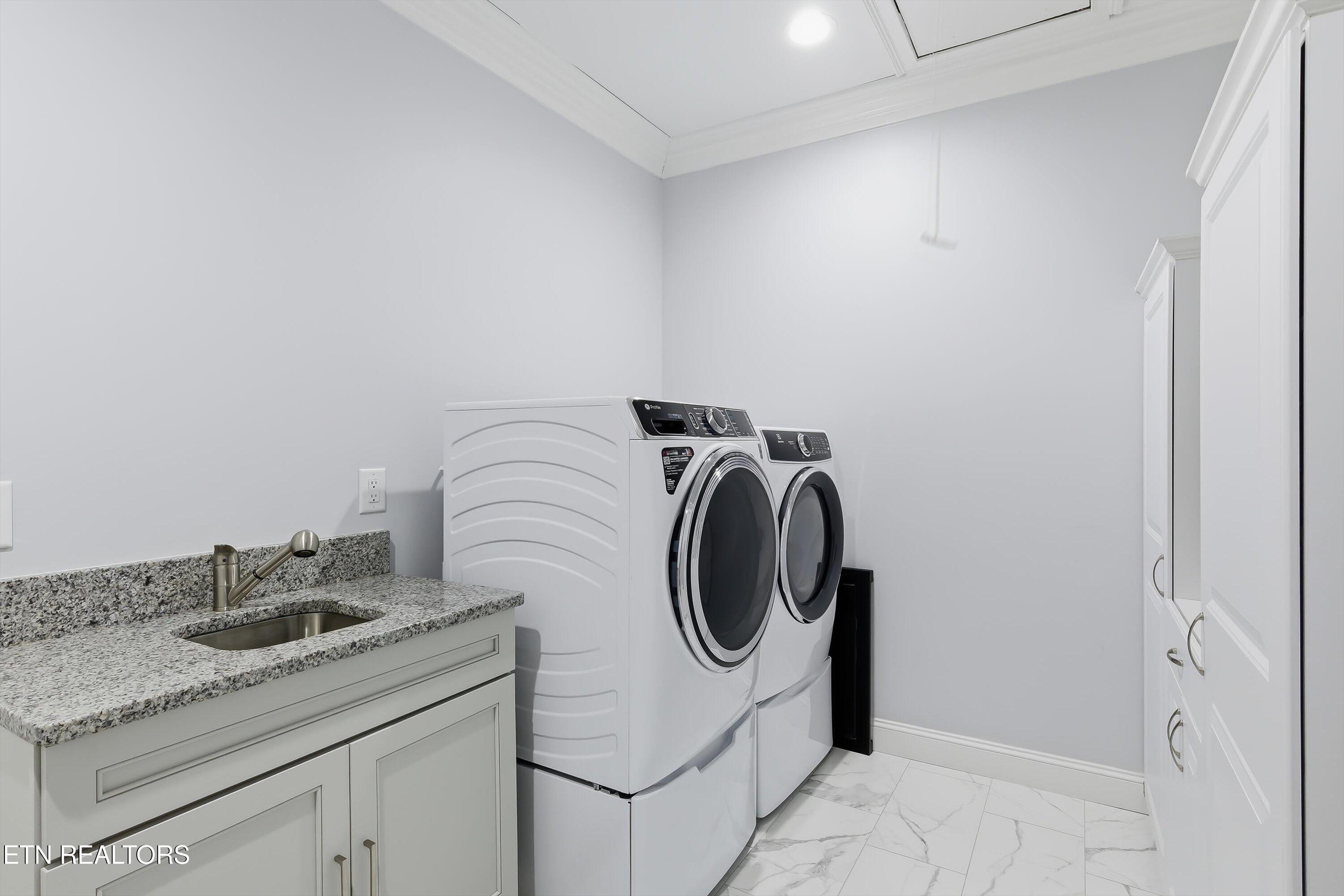 122 Nuhya Way Loudon, TN 37774 - Photo 14 of 28 Laundry Room off Master Closet