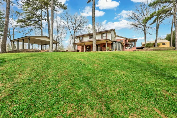 a view of a house with a yard