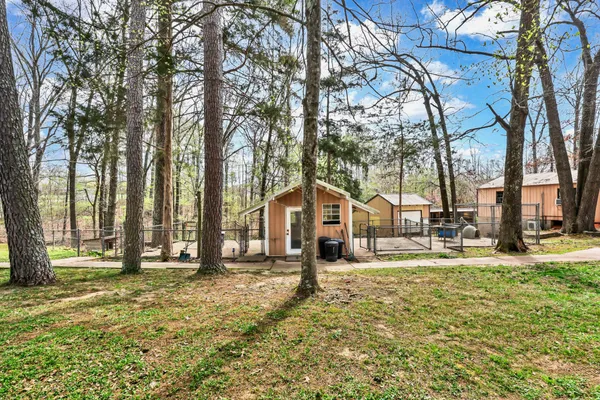 a view of a yard with a house