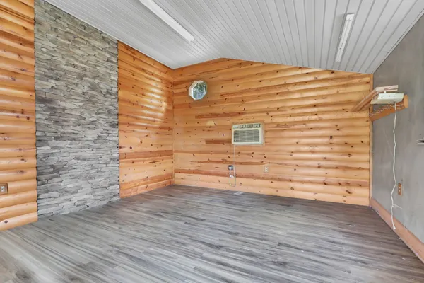 $920,000 | 115 Mostly Locust Drive, Buchanan, TN 38222