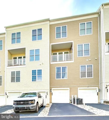 $3,200 | 2400 Brookmoor Lane, Woodbridge, VA 22191