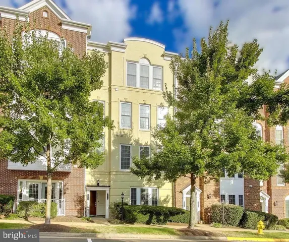 $3,200 | 2400 Brookmoor Lane, Woodbridge, VA 22191