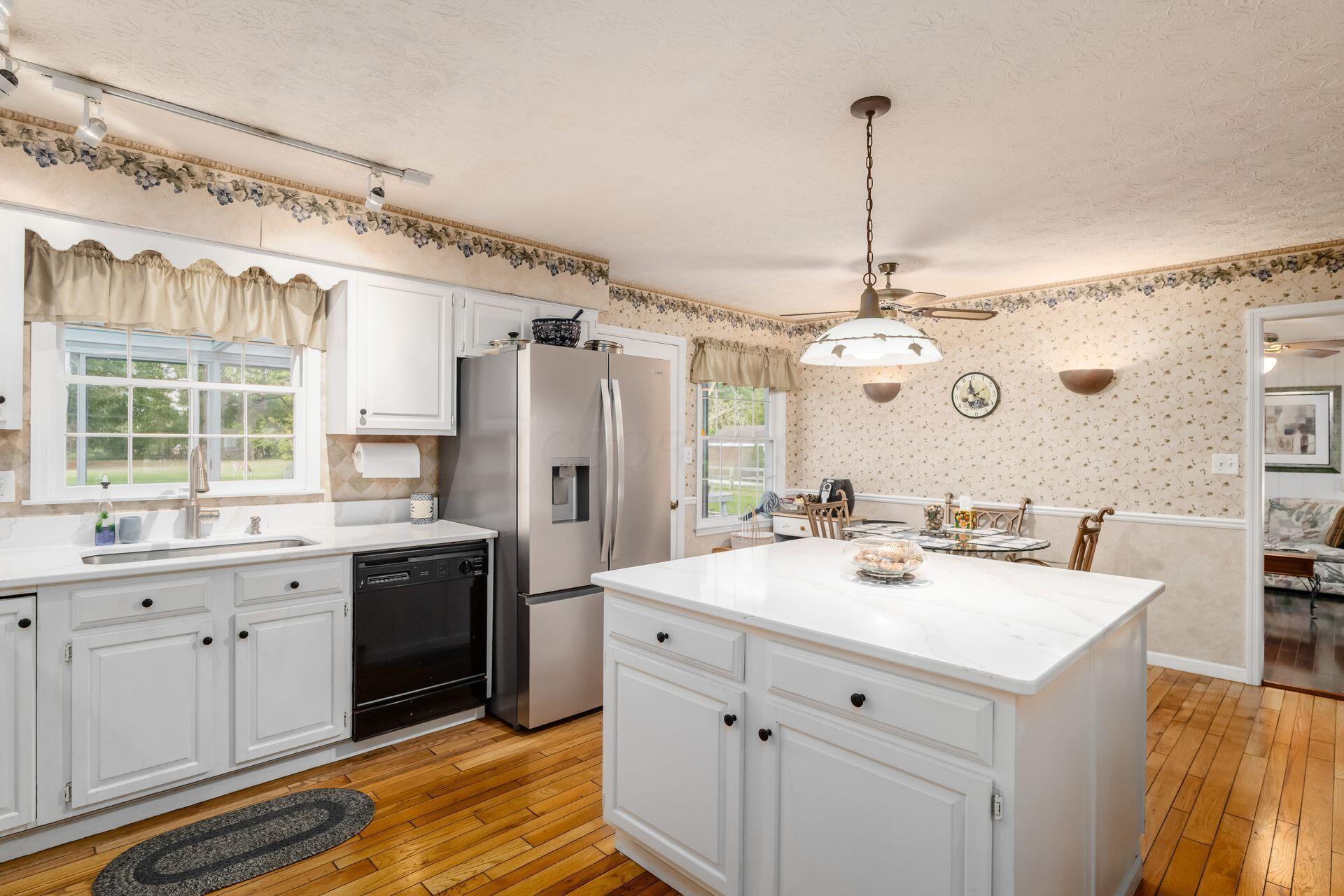 4220 Rutherford Road Powell, OH 43065 - Photo 16 of 53 Open kitchen with island