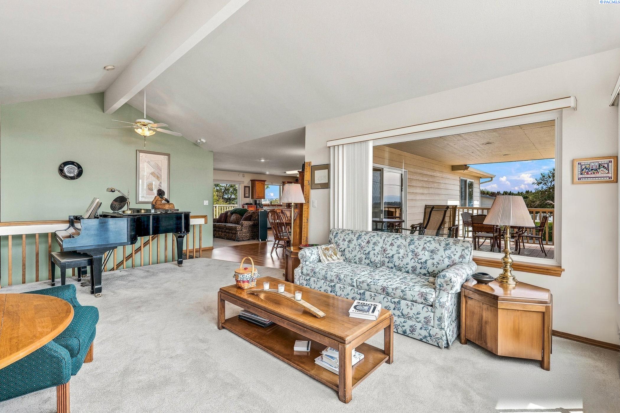 2573 Hanson Loop Burbank, WA 99323 - Photo 4 of 50 Gallery Image 4