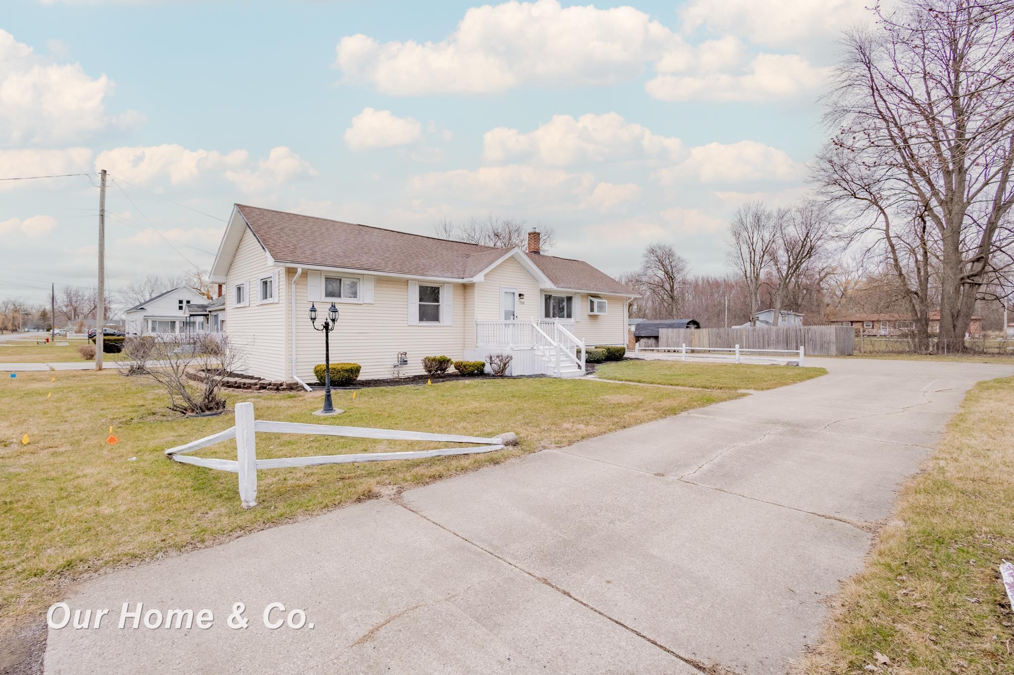 708 Sherman Road Saginaw, MI 48604 - Photo 2 of 24